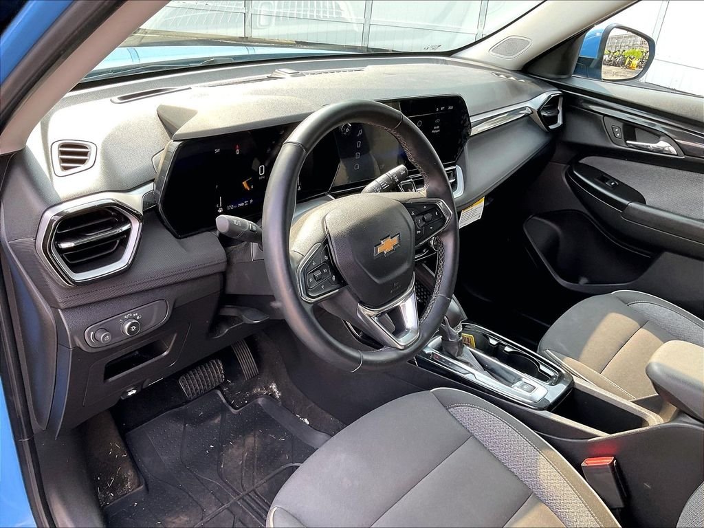 Used 2024 Fountain Blue Chevrolet LT image 8