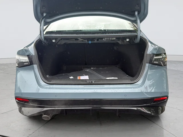 New 2026 Atlantic Gray Metallic / Super Black Two-tone Nissan SR image 15