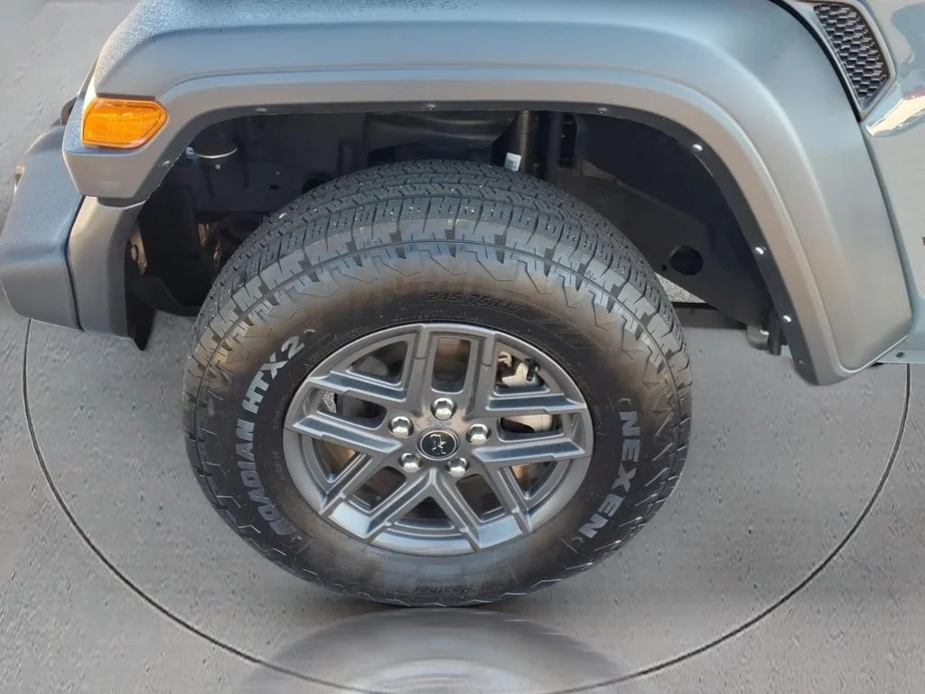 Used 2024 Gray Jeep Sport S image 6