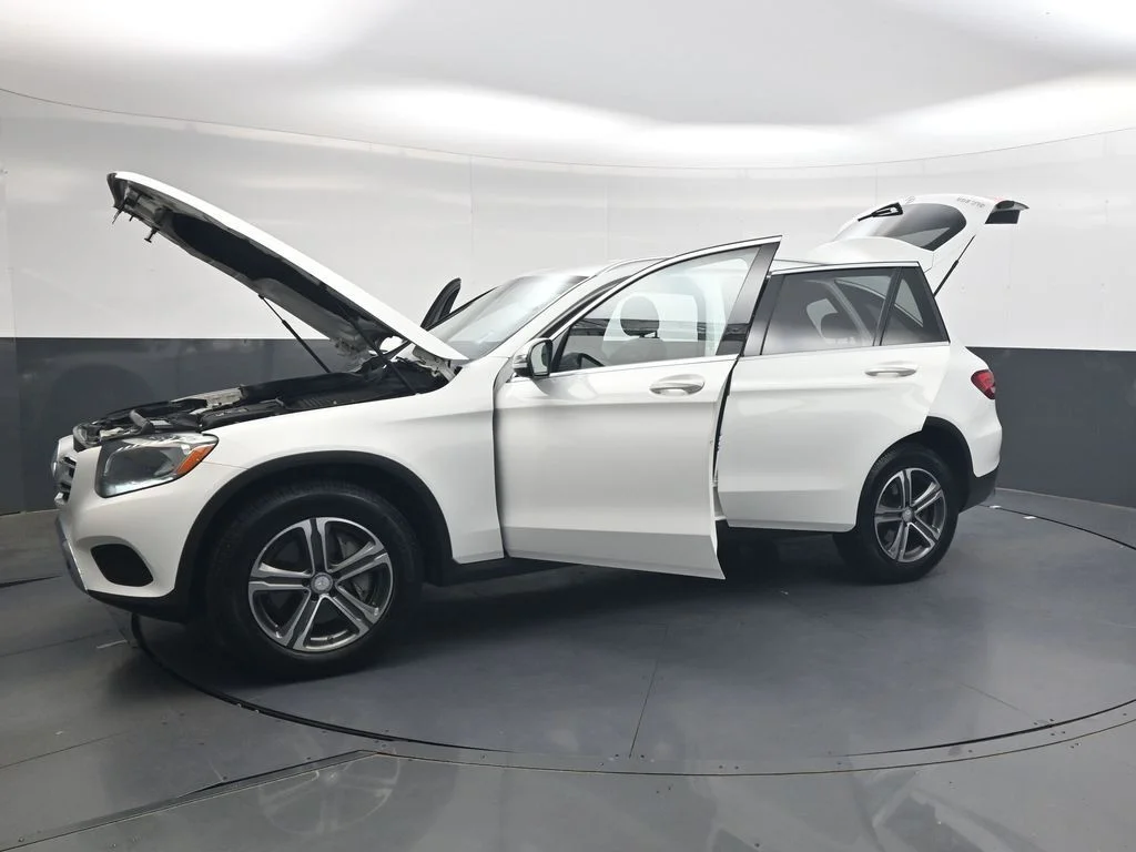 Used 2016  Mercedes-Benz GLC 300 image 46