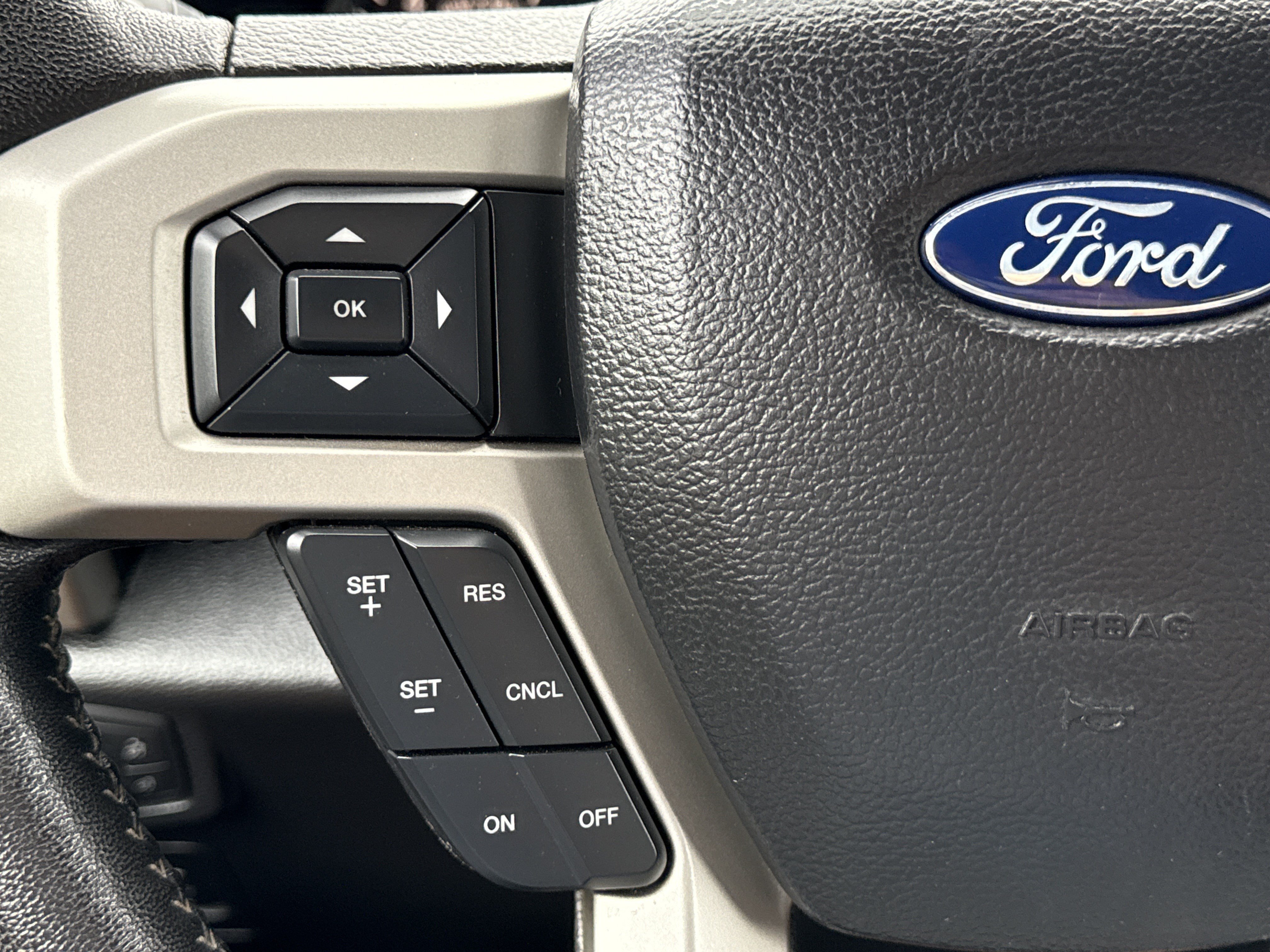 Used 2019 Agate Black Metallic Ford LARIAT image 21