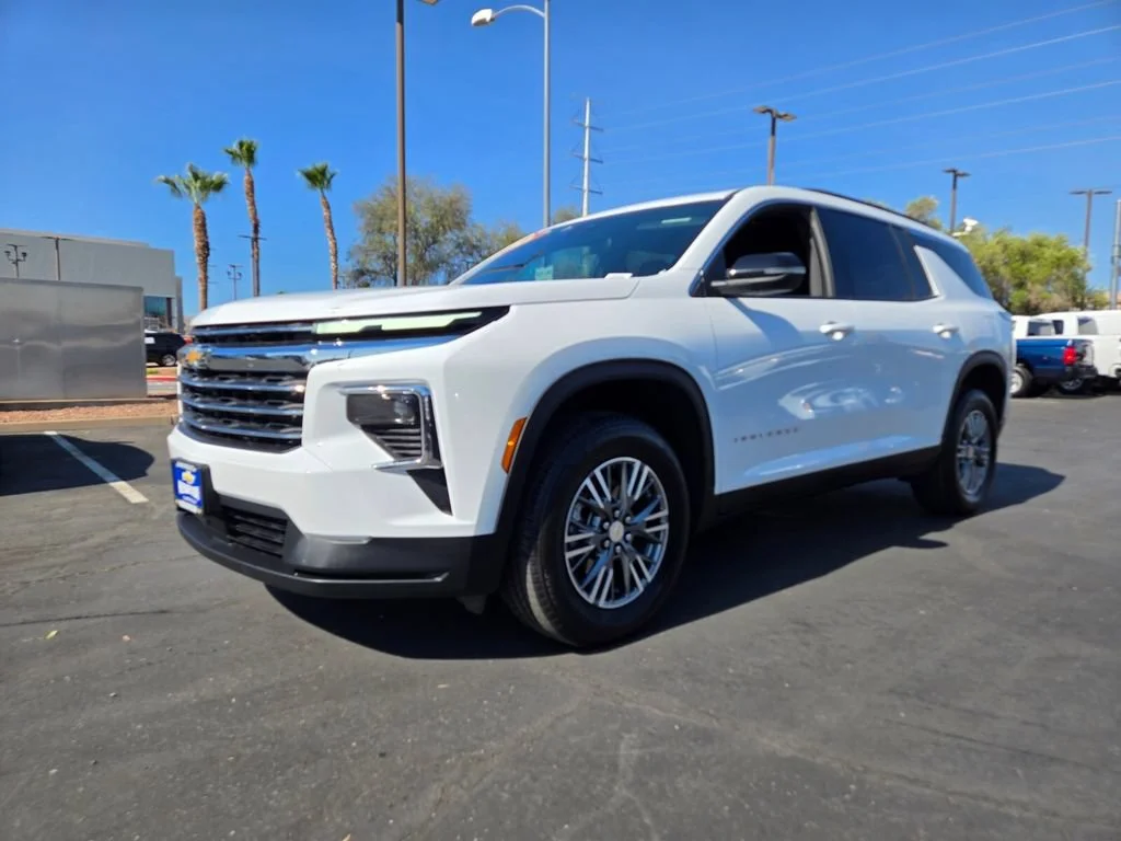 Used 2025 Summit White Chevrolet LT image 2