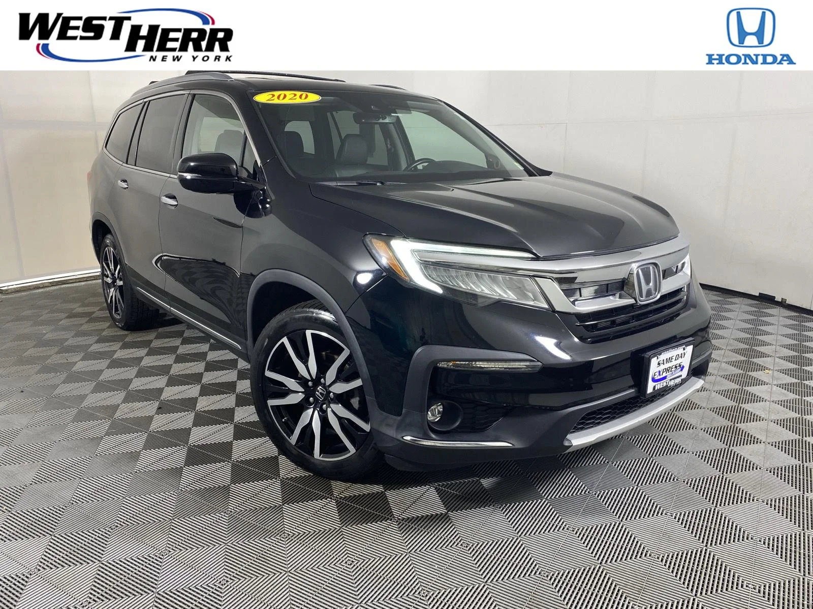 Used 2020 Crystal Black Pearl Honda Touring w/Rear Captain