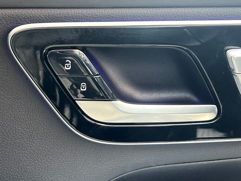 Certified Used 2023  Mercedes-Benz GLC 300 image 31
