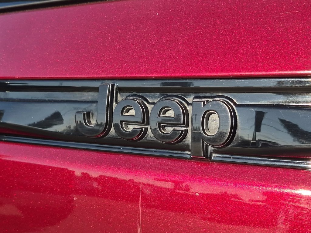 Used 2025 Red Jeep Altitude image 25