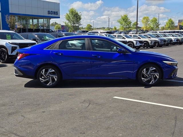 Used 2025 Blue Hyundai SEL Convenience image 8