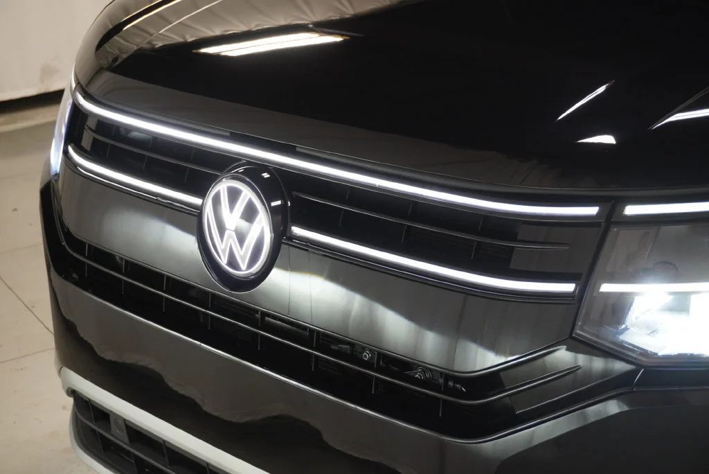 New 2027 Deep Black Volkswagen SE w/Technology image 35