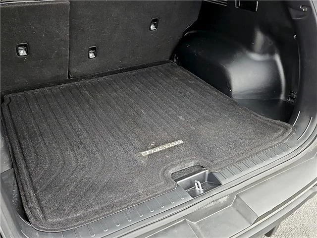 Used 2024 Gray Hyundai SEL Front-Wheel Drive image 9