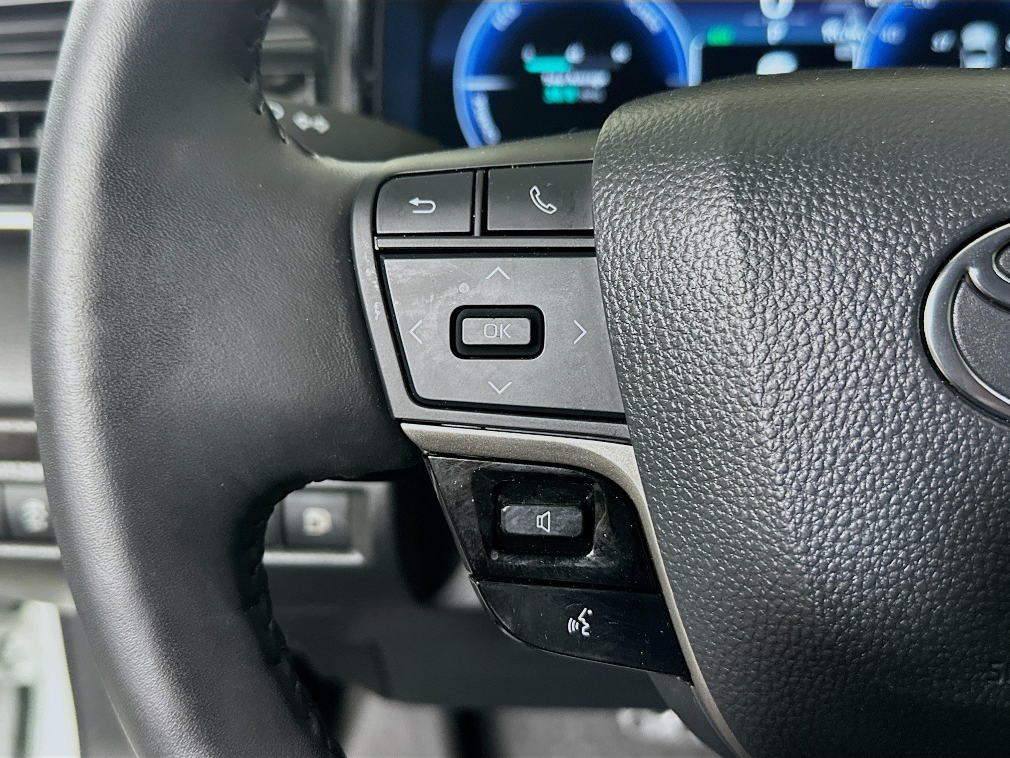 Used 2025 Pearl Toyota XSE image 16