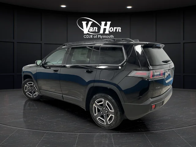 New 2026 Diamond Black Crystal Pearl-Coat Exterior Paint Jeep Limited image 5