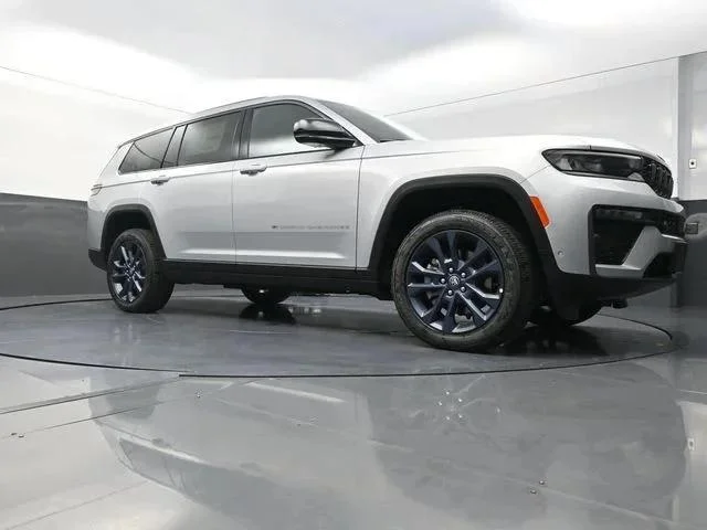 New 2026 Silver Zynith Jeep 85th Anniversary Edition image 19