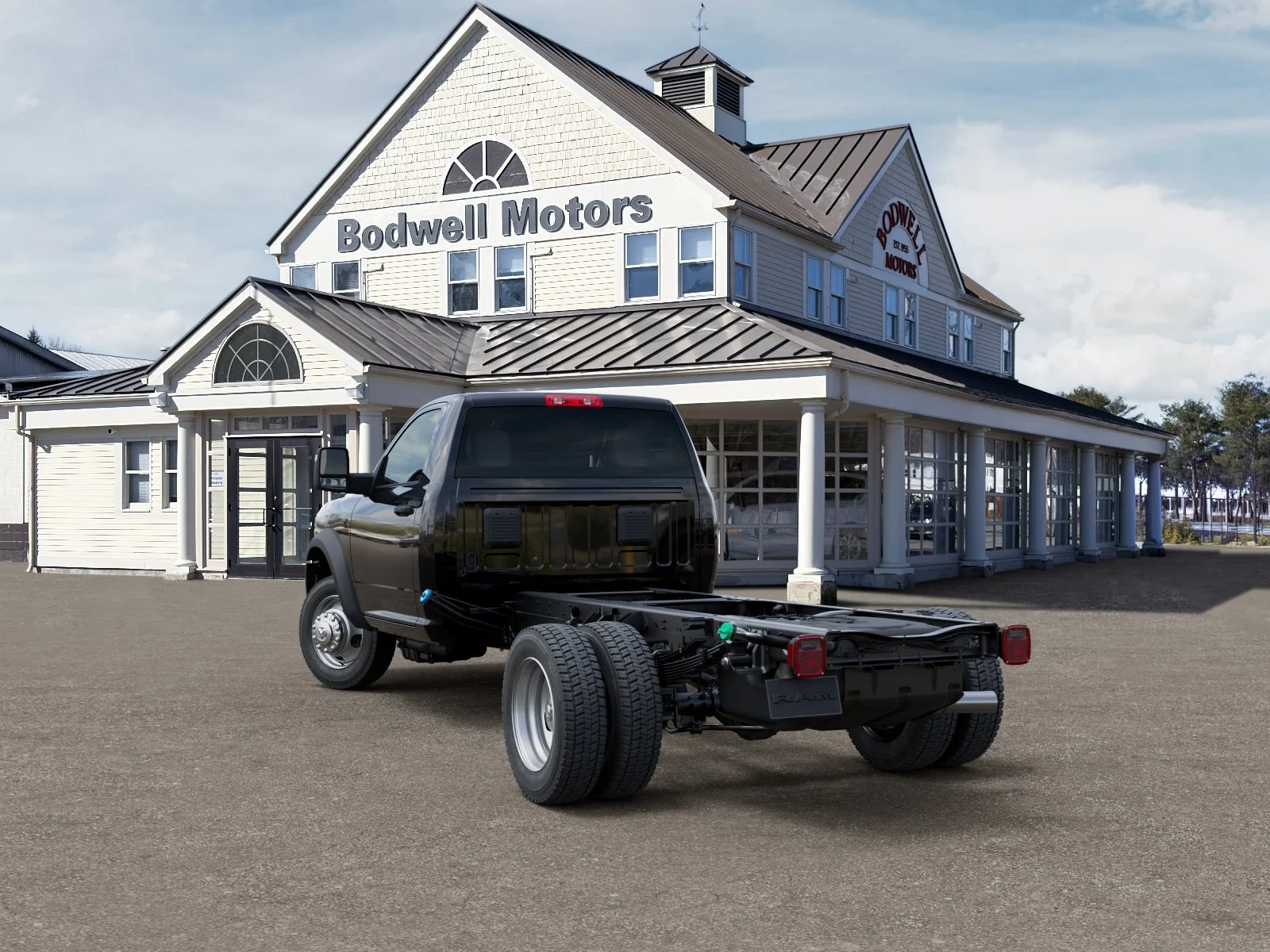 New 2026 Diamond Black Crystal Pearl-Coat Exterior Paint RAM Tradesman 4x4 Reg Cab 84" CA 168.5" WB image 29