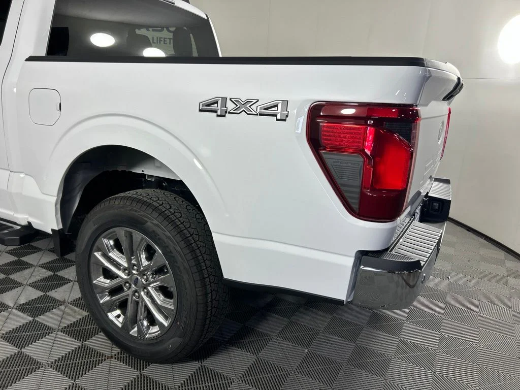 New 2026 Oxford White Ford XLT image 8