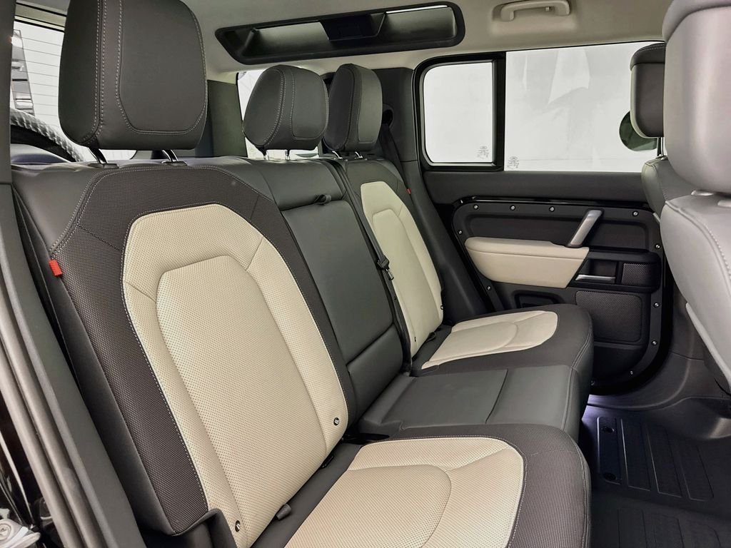 Certified Used 2024 Black Land Rover X-Dynamic SE image 28