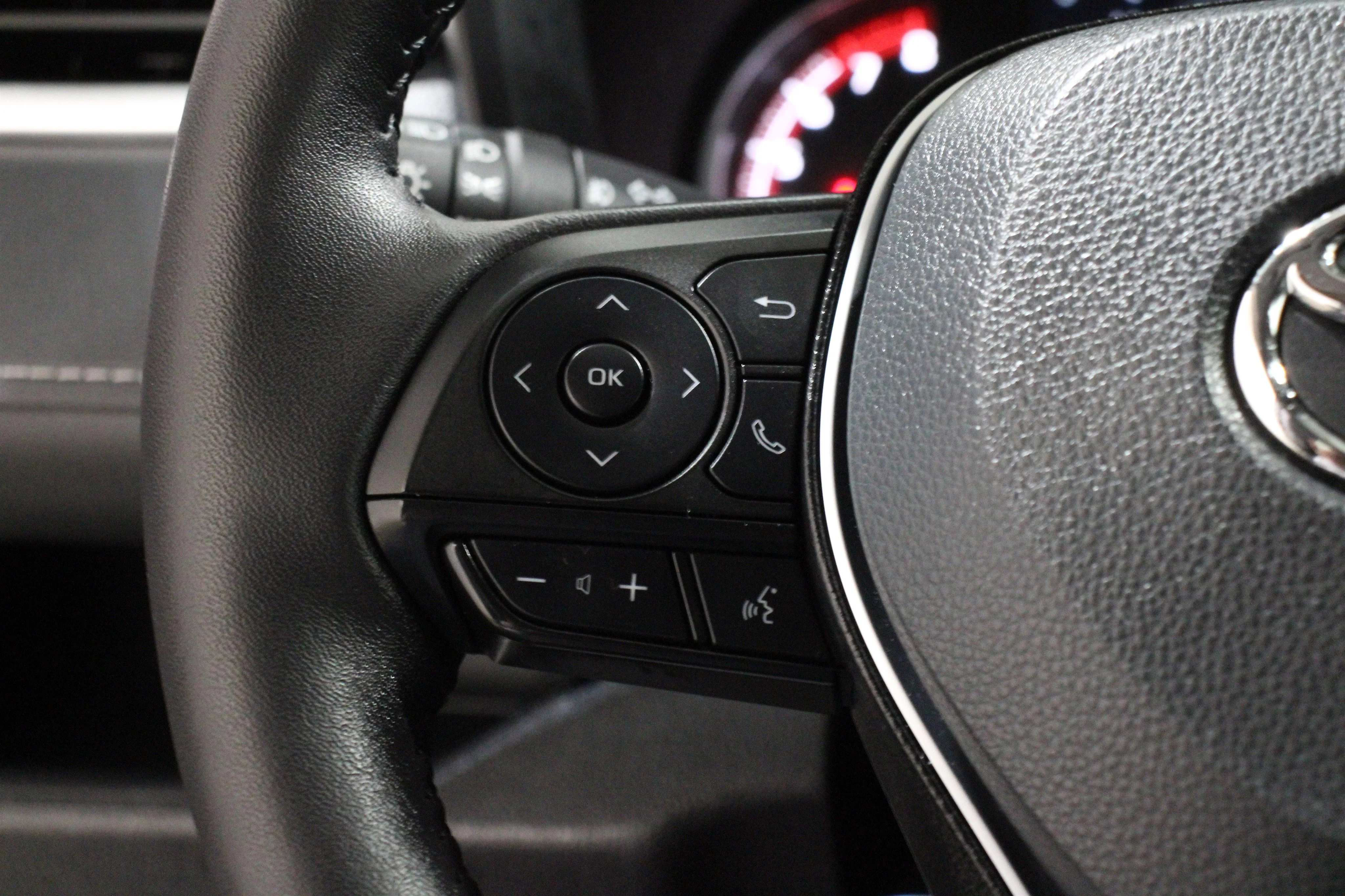 Used 2025 Gray Toyota XLE Premium image 9