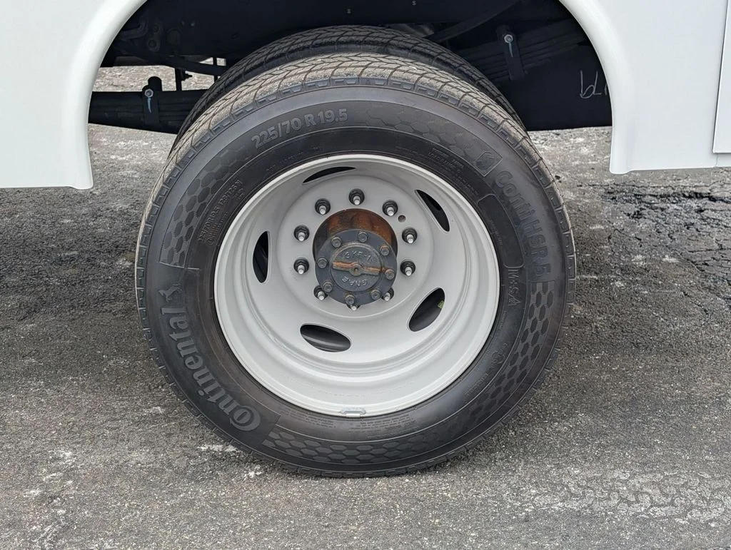 2025 Ford F-550 Super Duty Chassis Cab XL - Photo 18