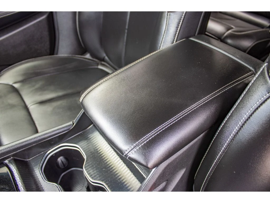 Used 2024 Diamond Black Crystal Pearlcoat Jeep Limited image 34