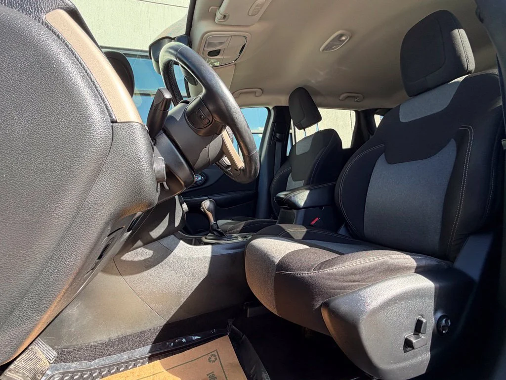 Used 2014 Black Jeep Latitude image 10