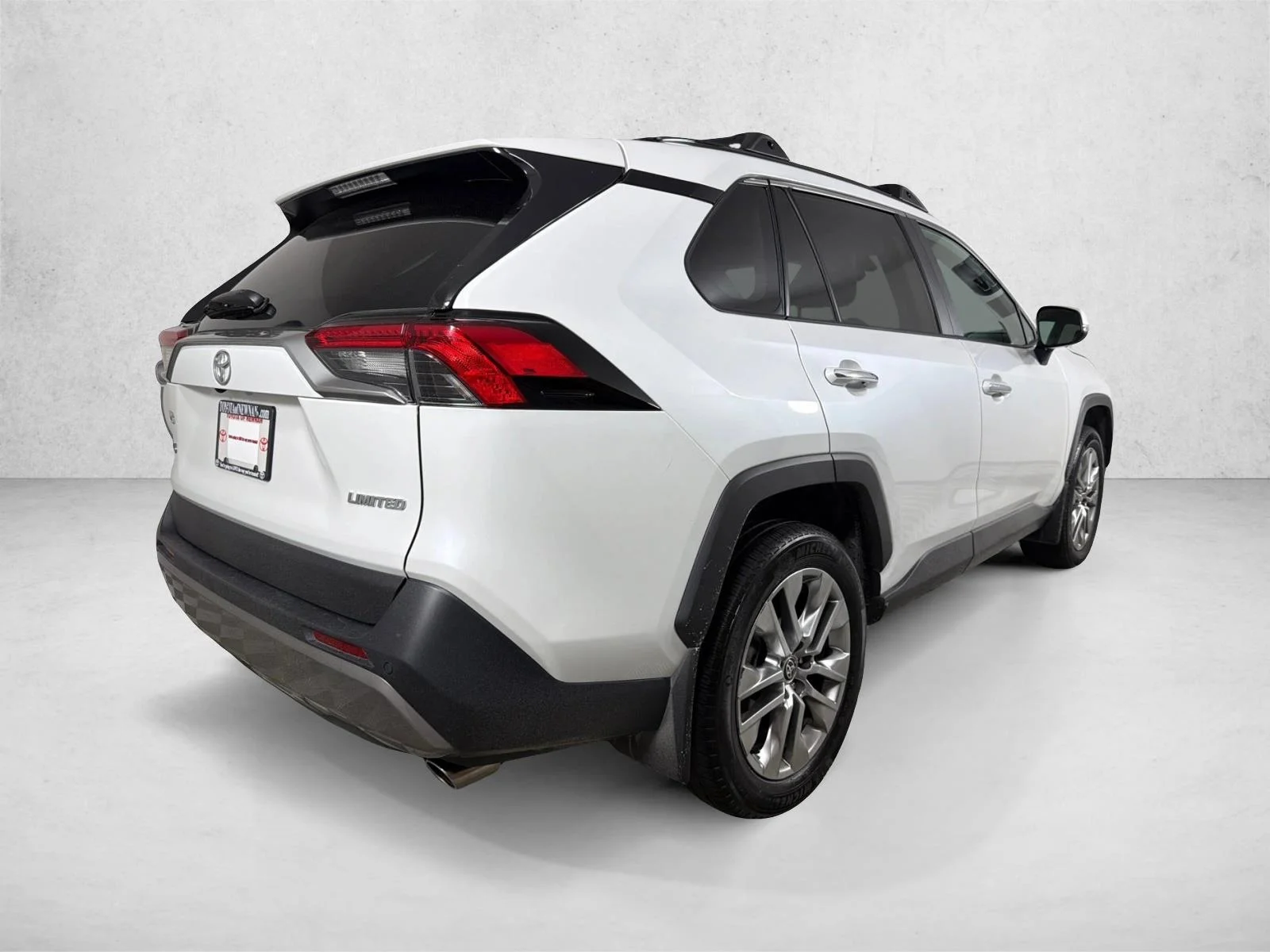Used 2024 Wind Chill Pearl [ Toyota Limited image 4