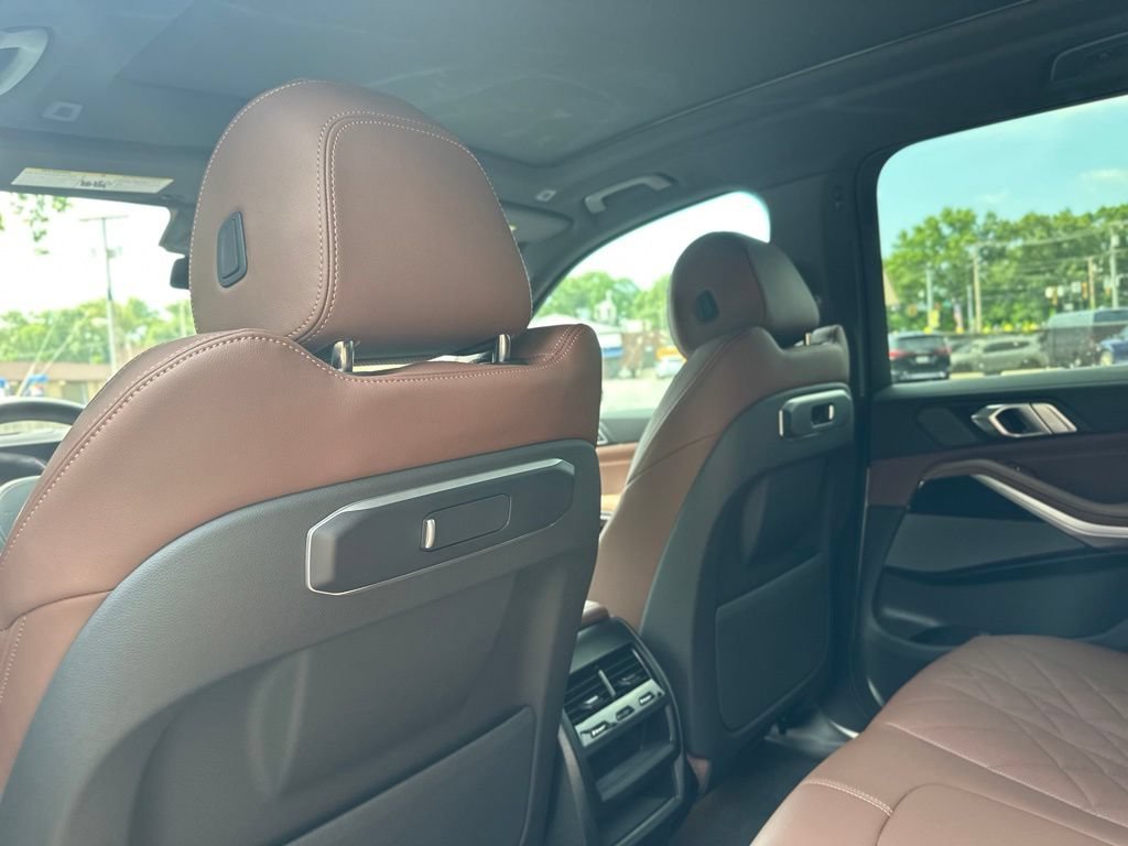 New 2026 Mineral White Metallic BMW xDrive40i image 23