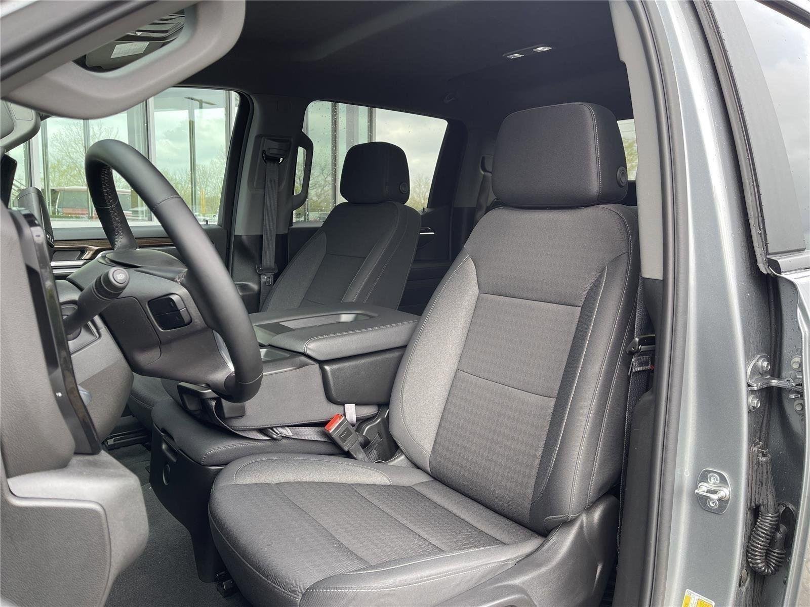 2025 Chevrolet Silverado 1500 LT - Photo 18