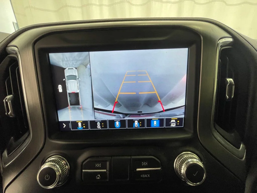 Used 2021 White GMC Denali image 33