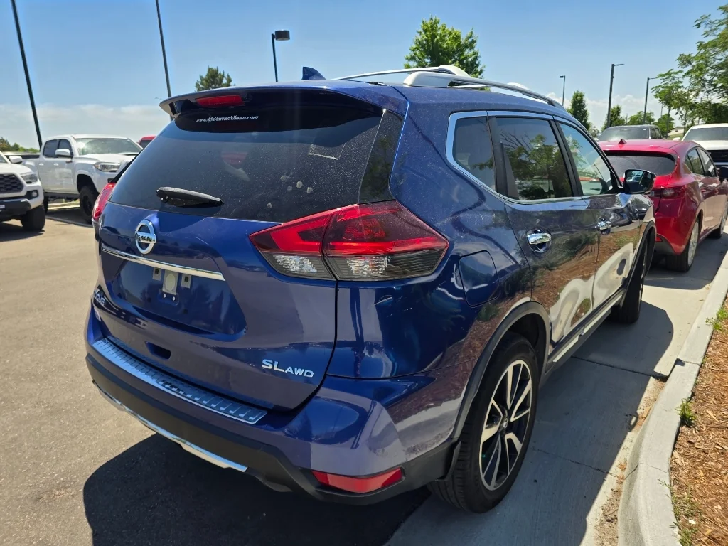 Used 2018 Caspian Blue Nissan SL image 5