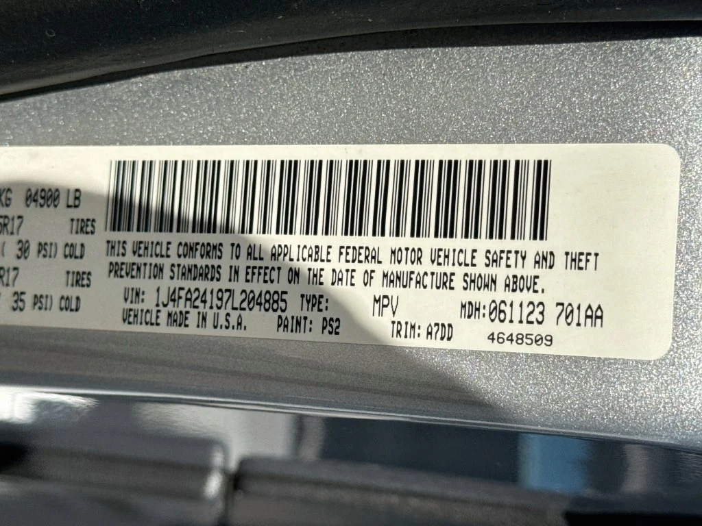 Used 2007 Silver Jeep X image 36