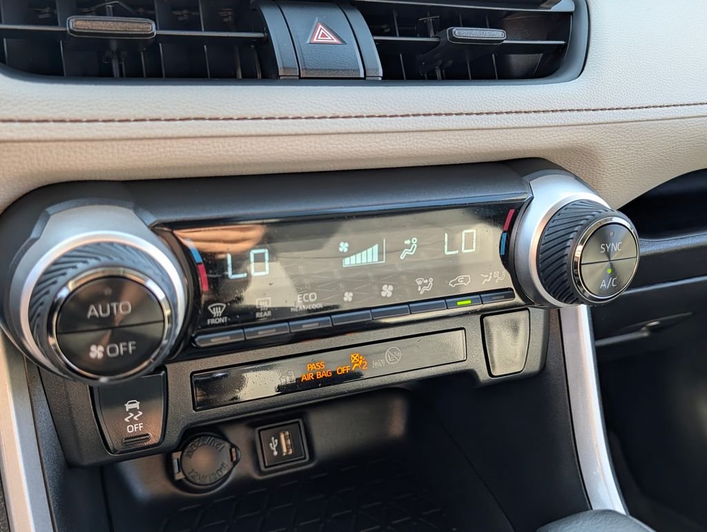 2024 Toyota RAV4 XLE - Photo 24