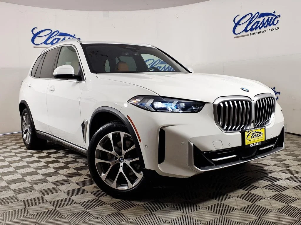 Used 2025 White BMW sDrive40i image 1