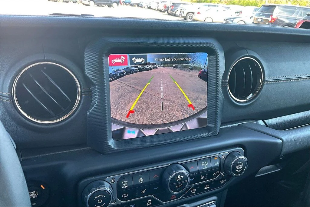 Used 2023 Gray Jeep Sahara 4xe image 17