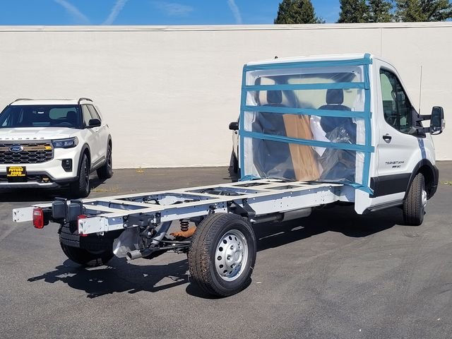 New 2025 Oxford White Ford Cutaway image 4
