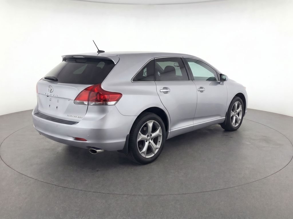 Used 2015 Silver Toyota Limited image 4