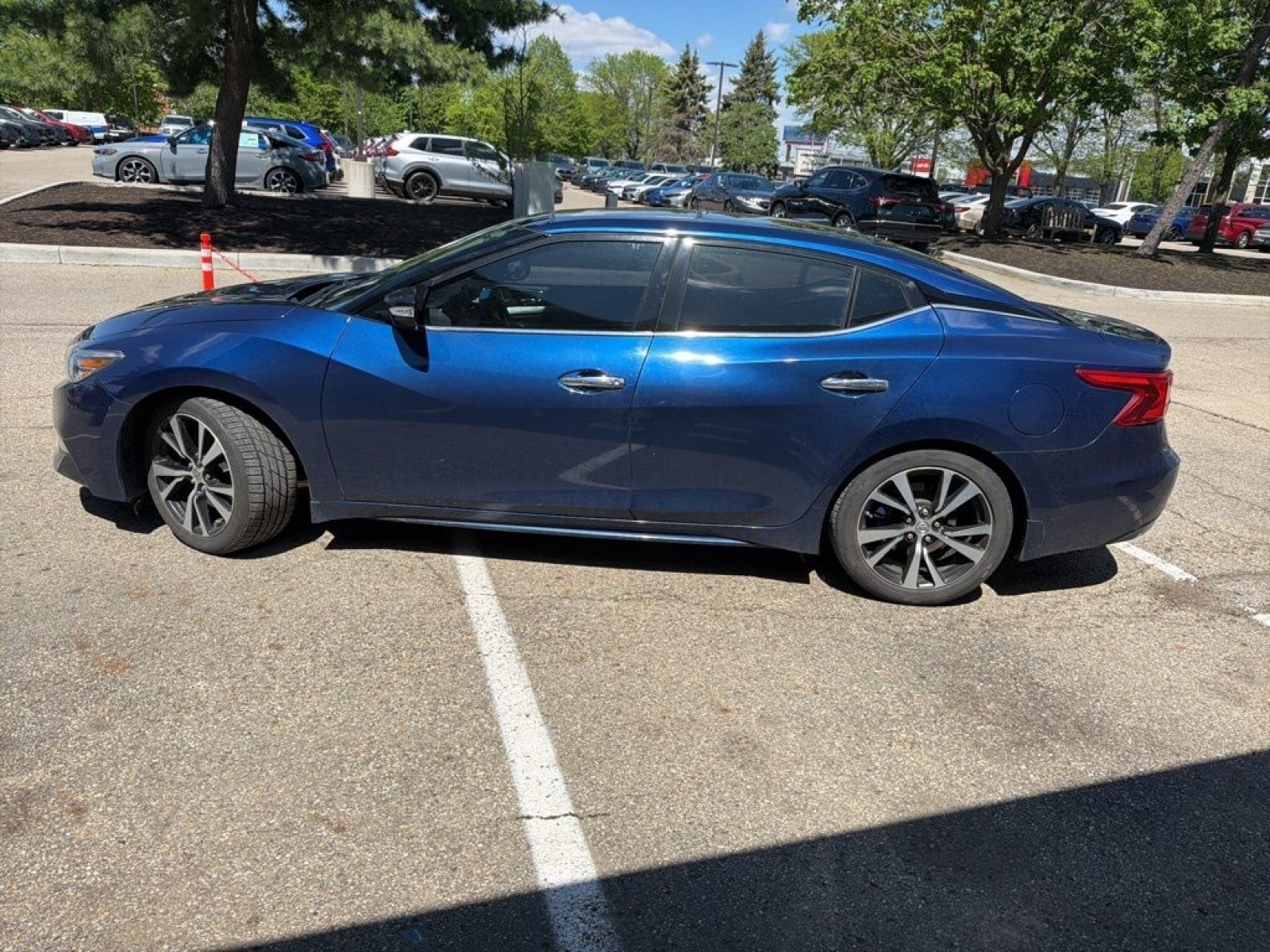 Used 2017 Deep Blue Pearl Nissan 3.5 SL image 10