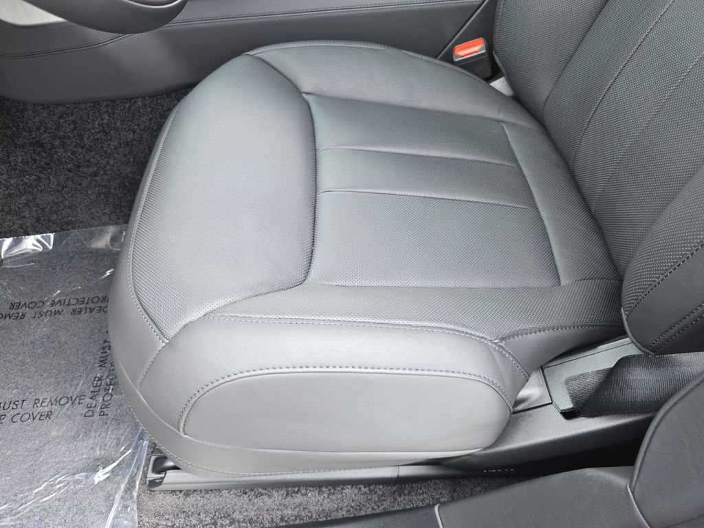 Certified Used 2025 Black Land Rover SE image 30