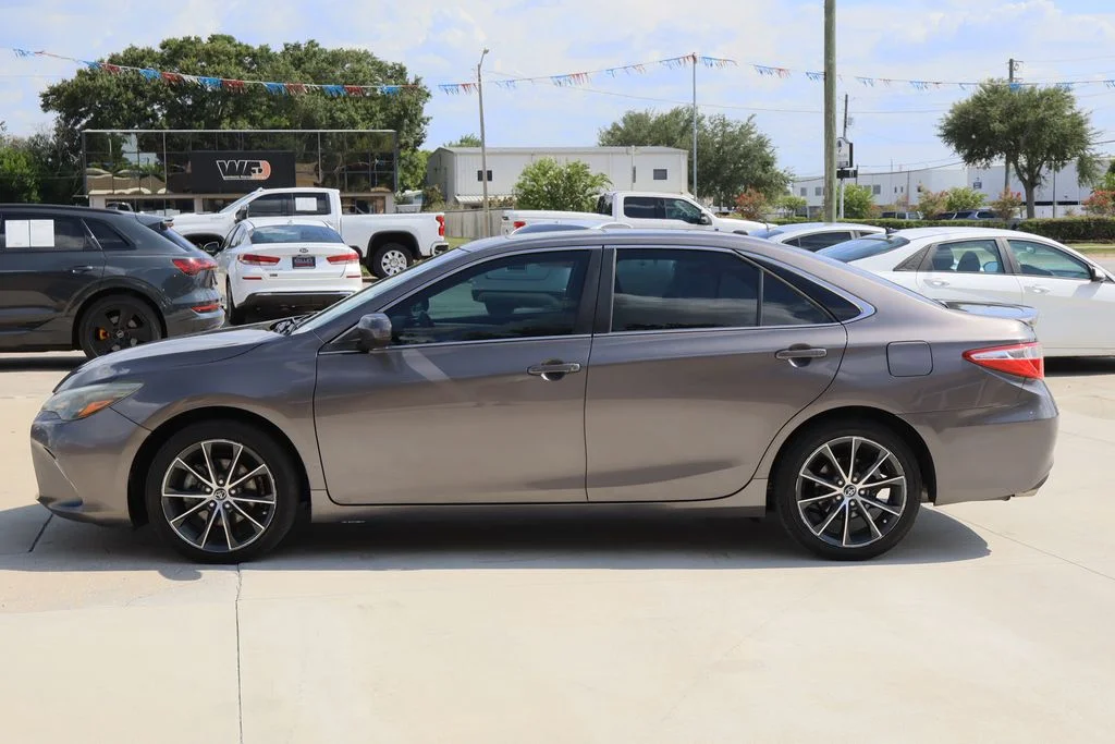 Used 2016 Gray Toyota XSE V6 image 6