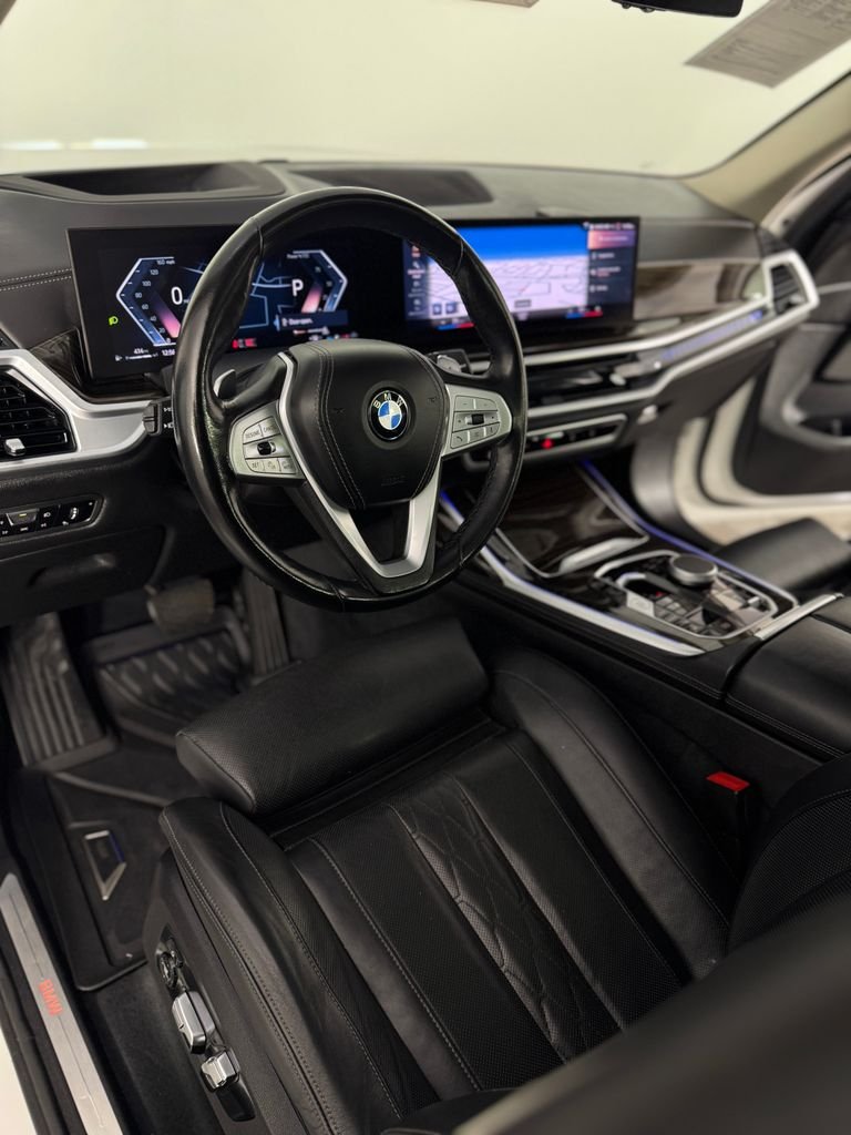Used 2023 White Metallic BMW xDrive40i image 30
