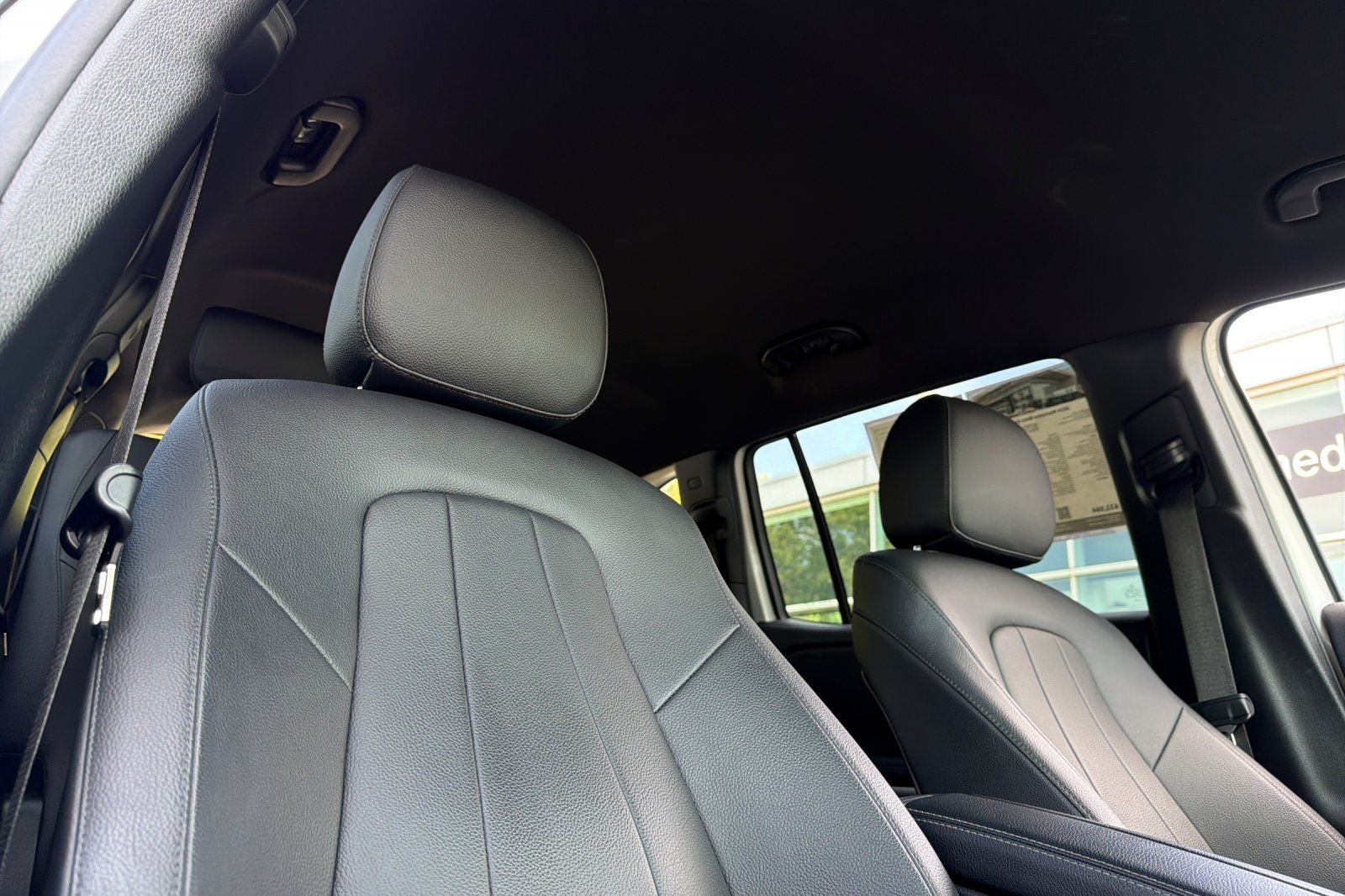 Used 2024 White Mercedes-Benz GLB 250 image 31