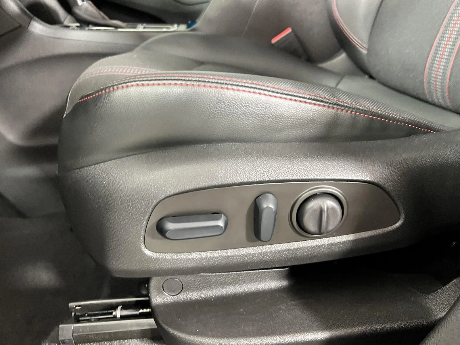 Used 2022 Summit White Chevrolet RS image 13