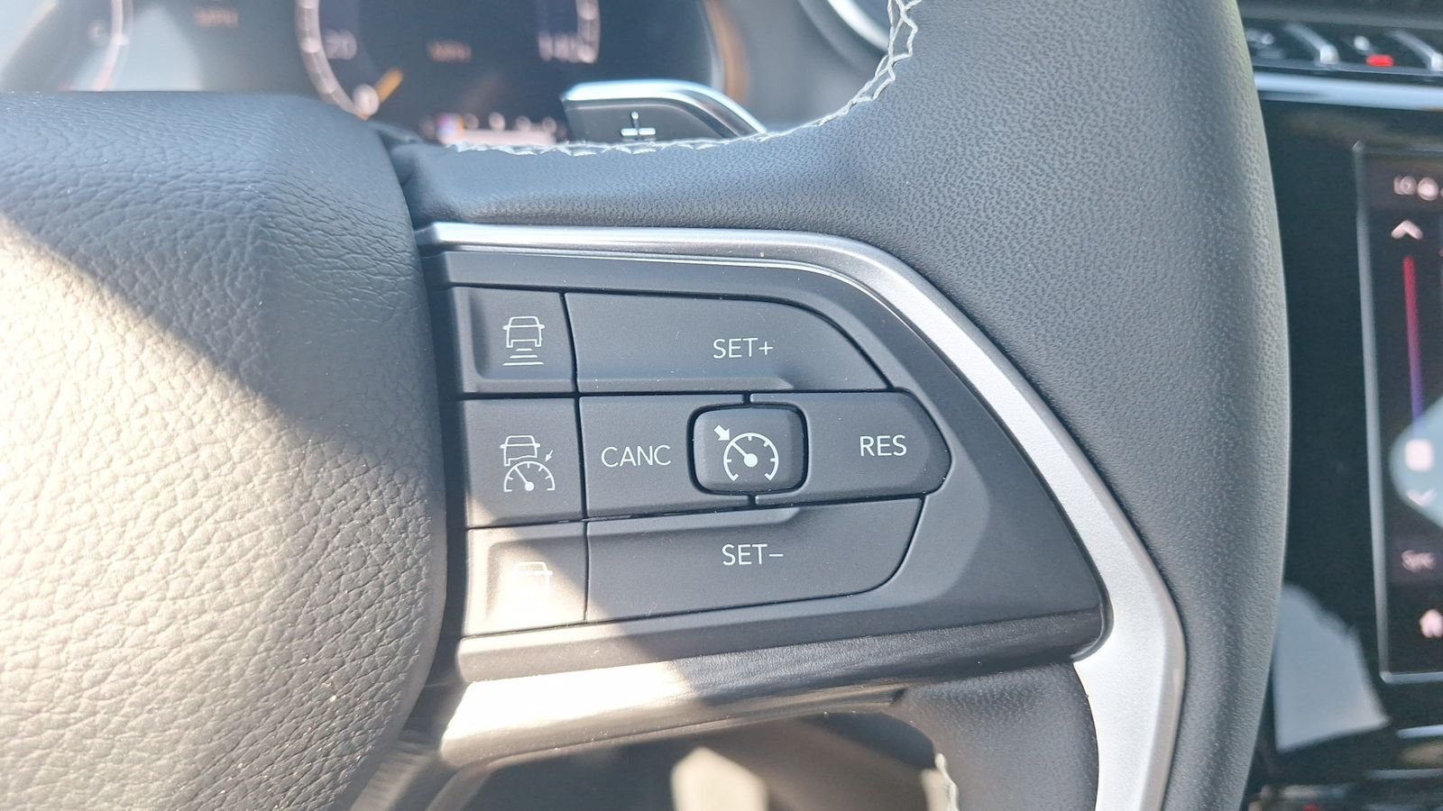Used 2025 Black Jeep Laredo image 21