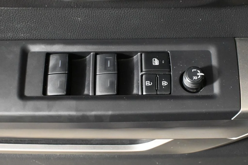 Used 2023  Toyota SR5 image 27