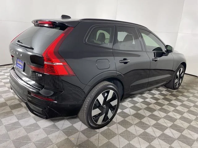 Certified Used 2025 Onyx Black Metallic Volvo Plus image 12
