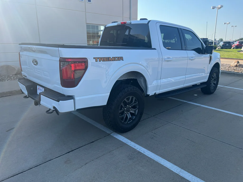 Used 2025 Oxford White Ford Tremor image 10