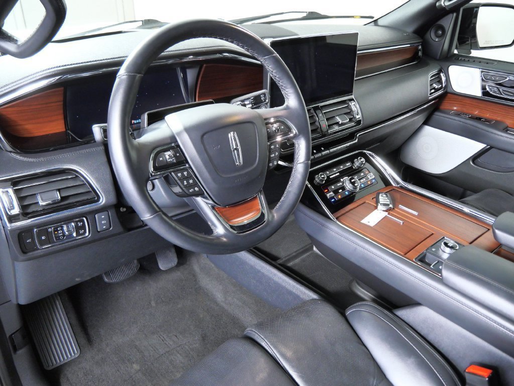 Certified Used 2023 White Lincoln Reserve image 3