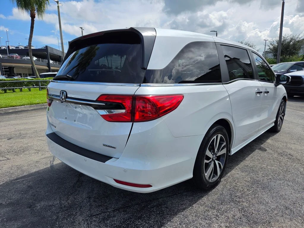 Used 2024 White Honda Touring image 10