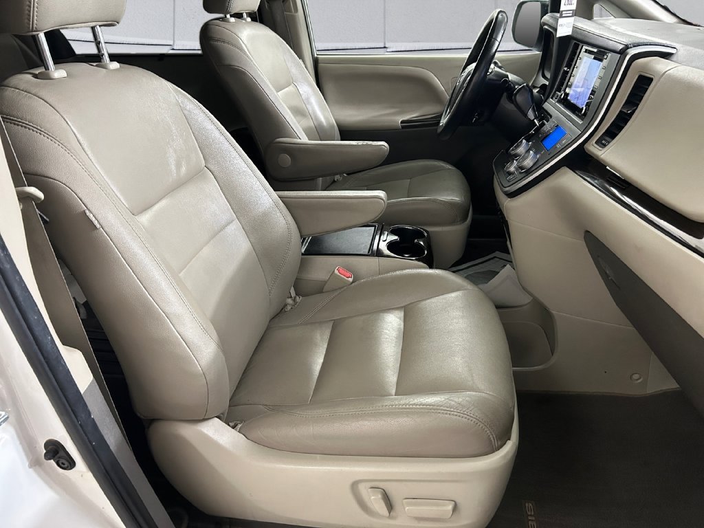 Used 2020 White Toyota XLE image 13