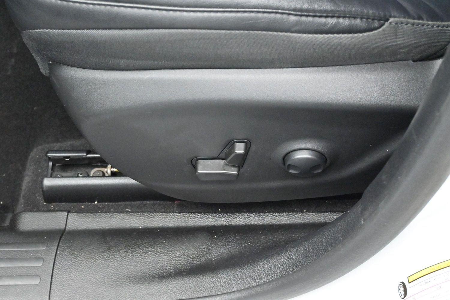 Used 2022 Bright White Clearcoat Jeep Trailhawk image 15