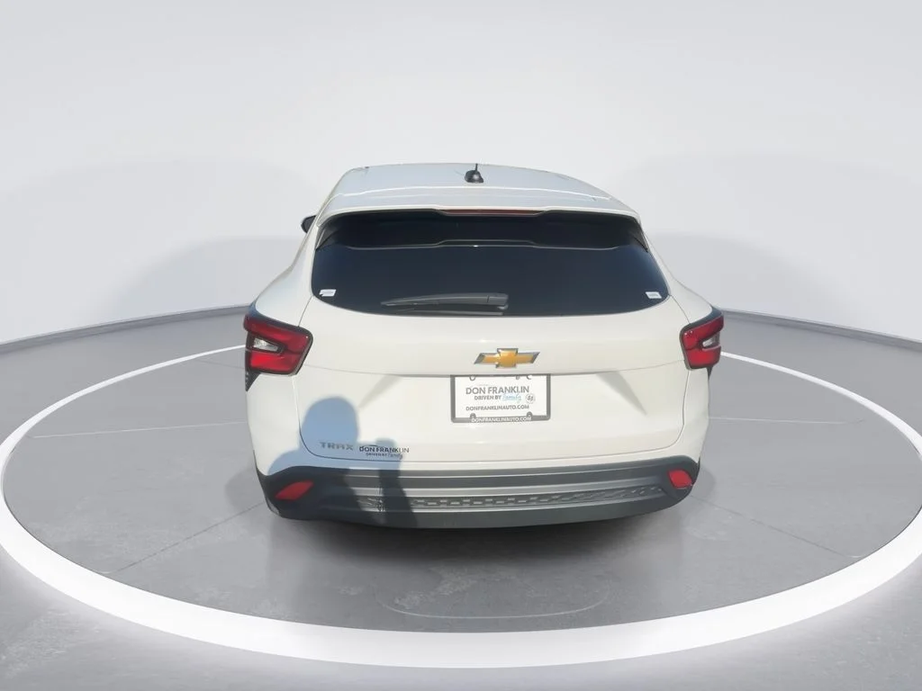 Used 2025 White Chevrolet LS image 7