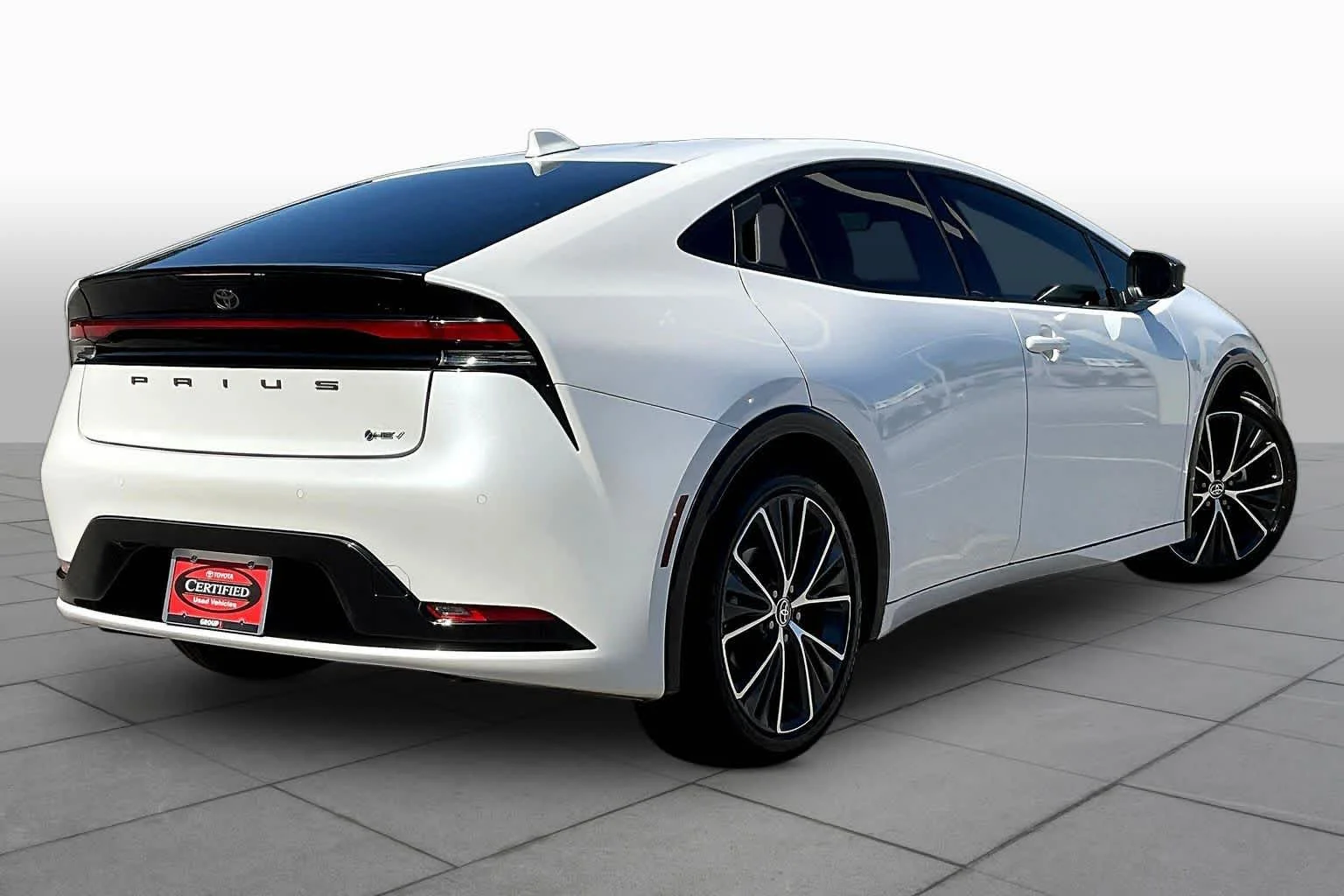 Used 2025 Wind Chill Pearl Toyota XLE image 13