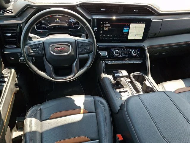 Used 2023 White GMC AT4 image 12